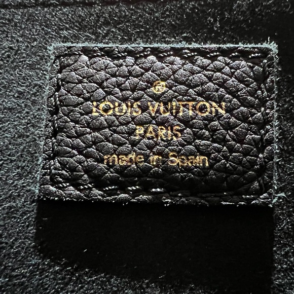 LV Capucines PM Black Ostrich - Picture 14 of 14